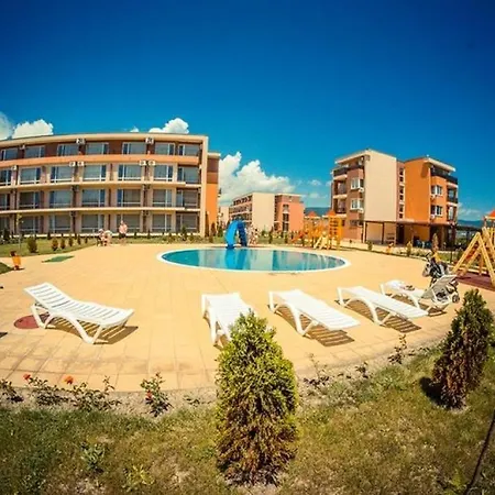 Charming, Floor, 1 Bedroom Apartman