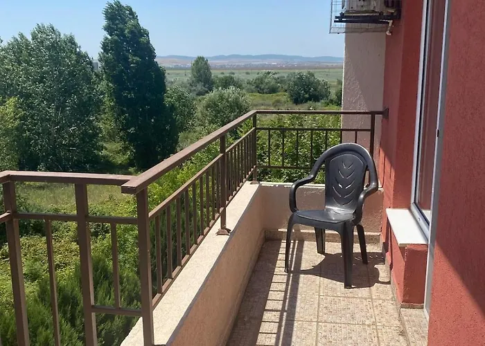 Charming, Floor, 1 Bedroom Apartman