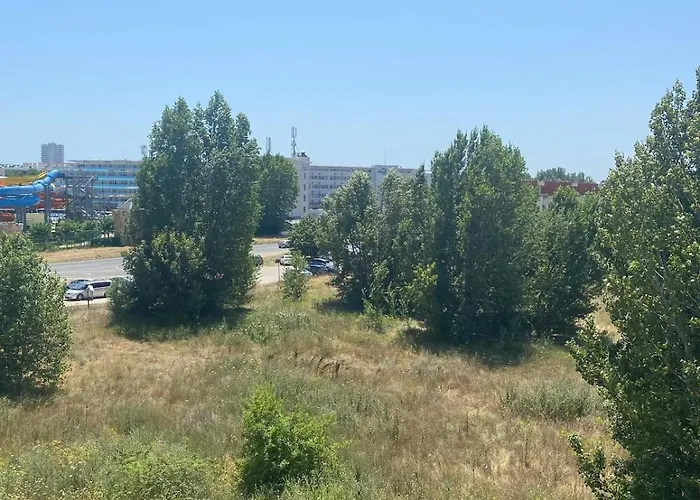 Charming, Floor, 1 Bedroom Apartman